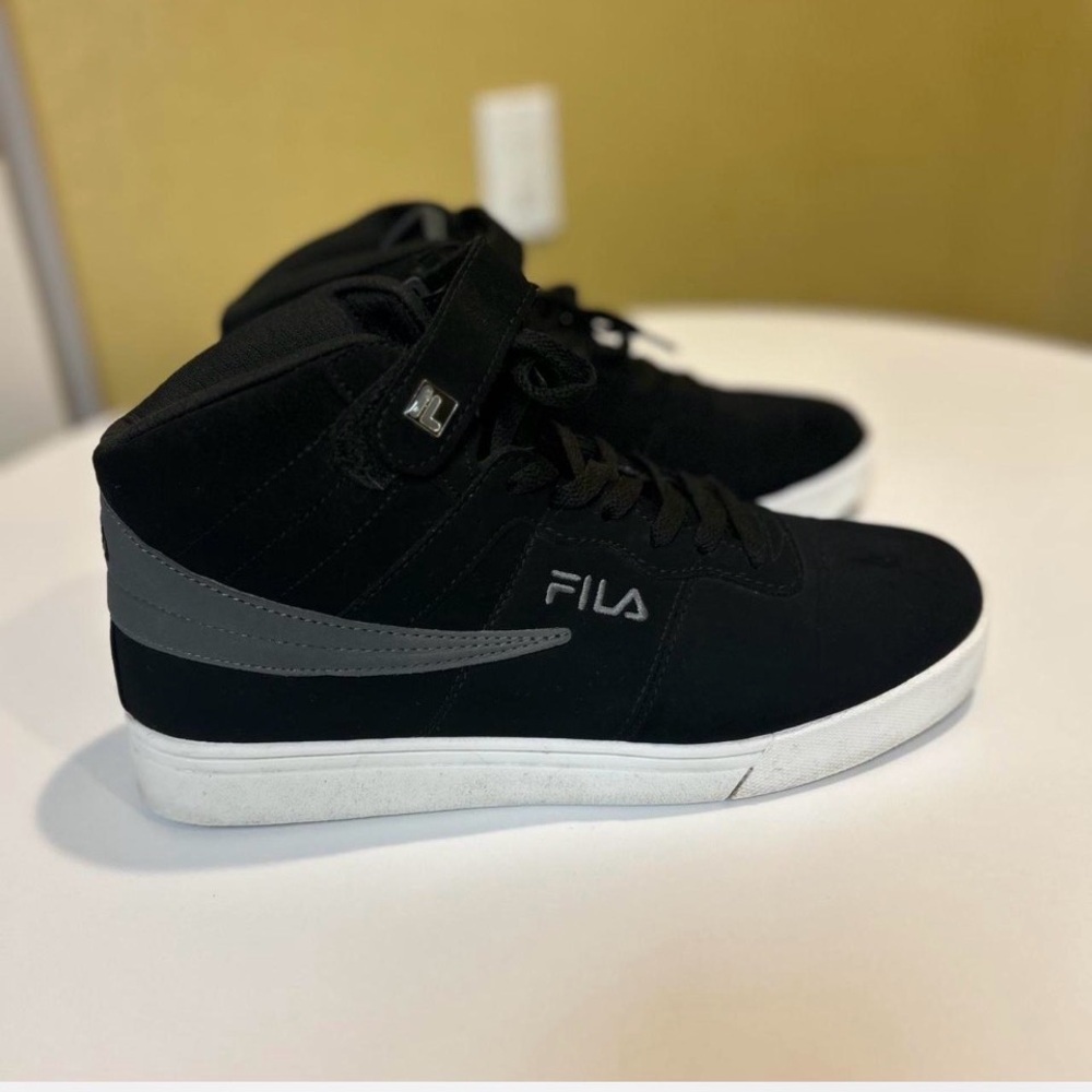 Fila Men's Black and Gray Mid-Top Sneakers